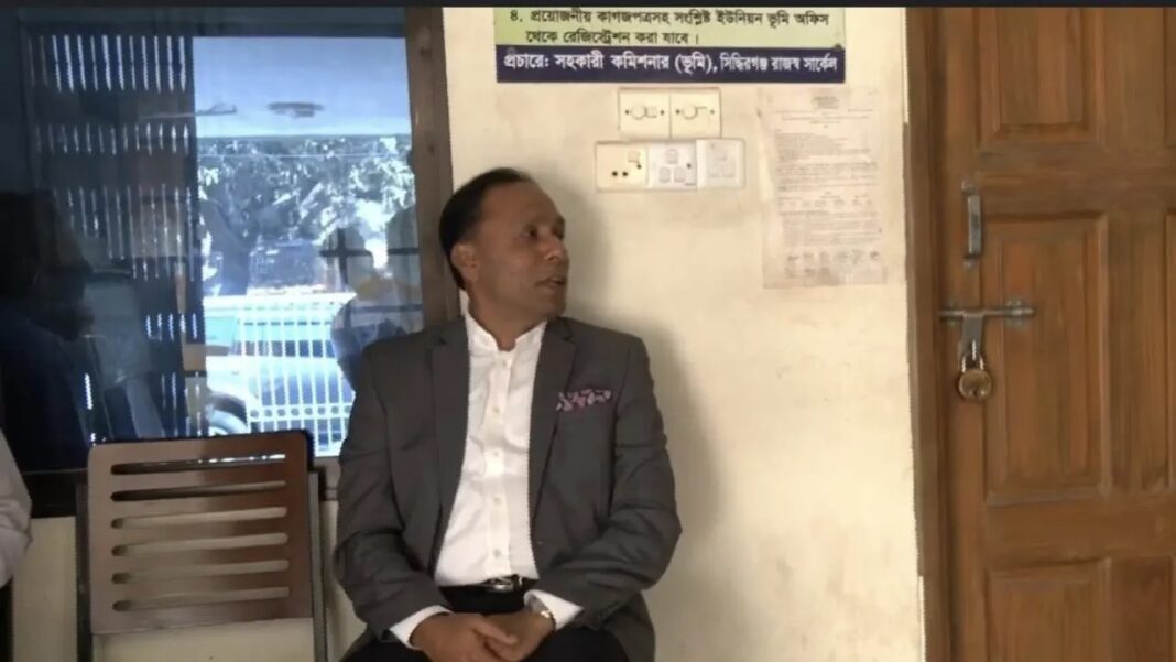 ভূমি অফিসে গিয়ে প্রতিমন্ত্রী দেখলেন কর্মকর্তারা কেউ আসেননি