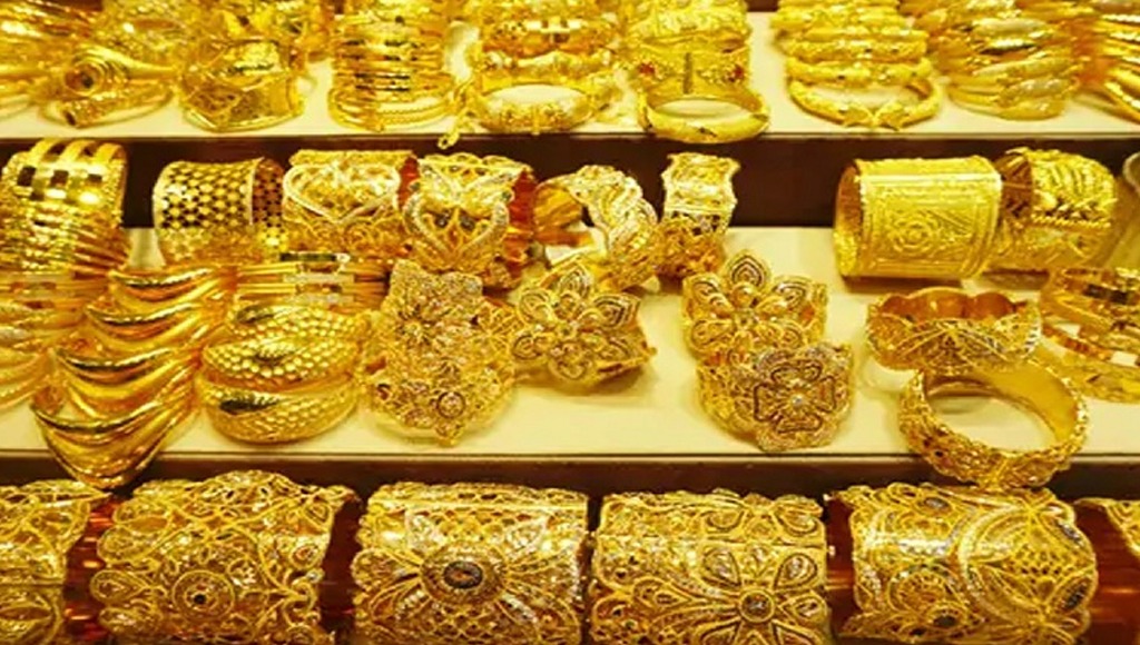 এক দিনের ব্যবধানে দাম বেড়ে সোনার ভরি কত হলো?