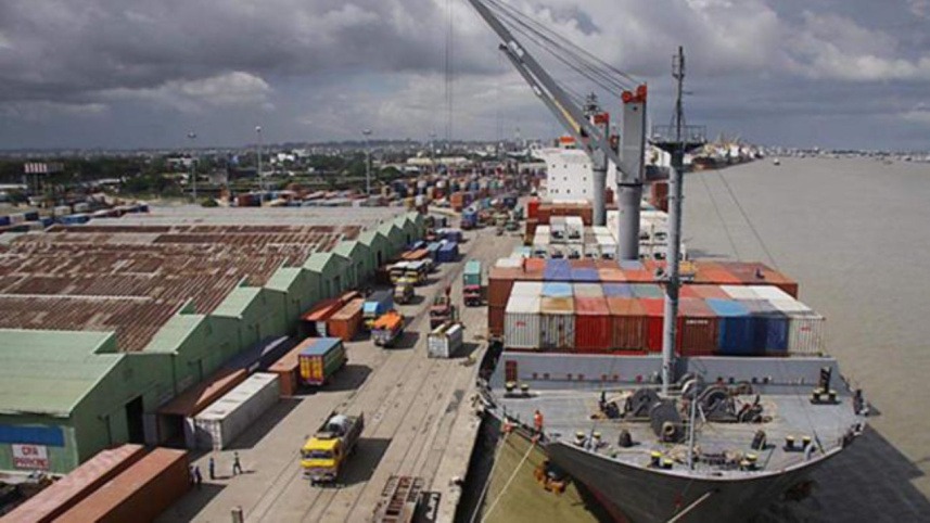 তেল-গ্যাসবাহী ৬ জাহাজ চট্টগ্রামে, সংকটের উদ্বেগ কাটার আশা