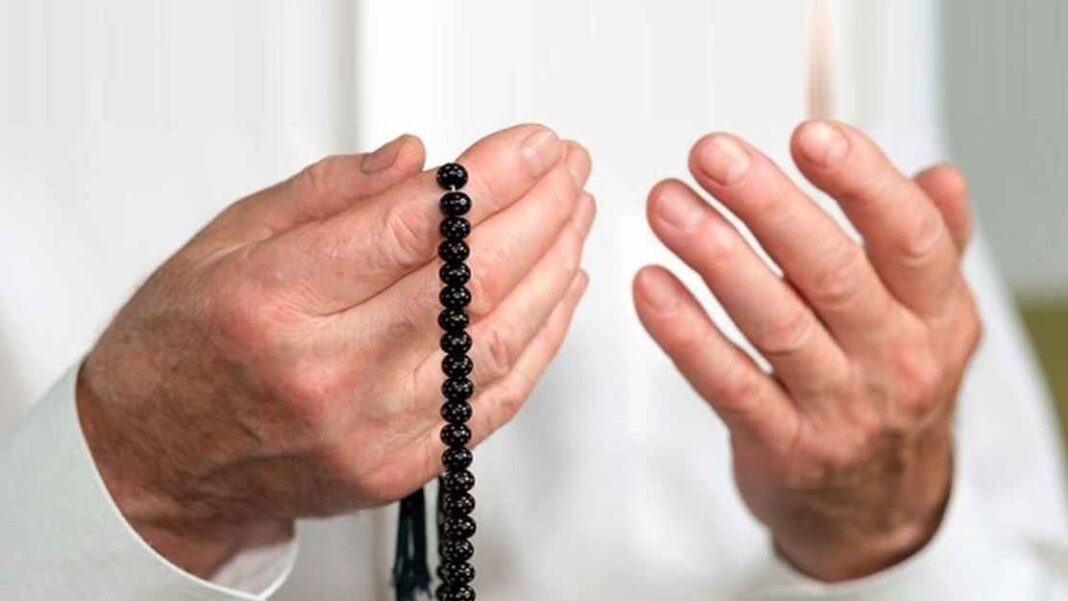 যে দোয়া পাঠে শোধ হতে পারে পাহাড়সম ঋণ