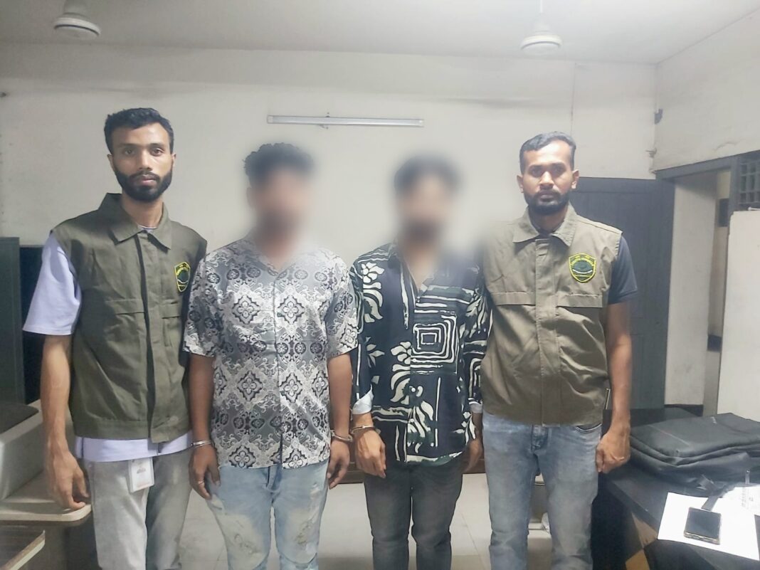 মোহাম্মদপুরে দুই ছিনতাইকারীকে গ্রেফতার করেছে সিটিটিসি