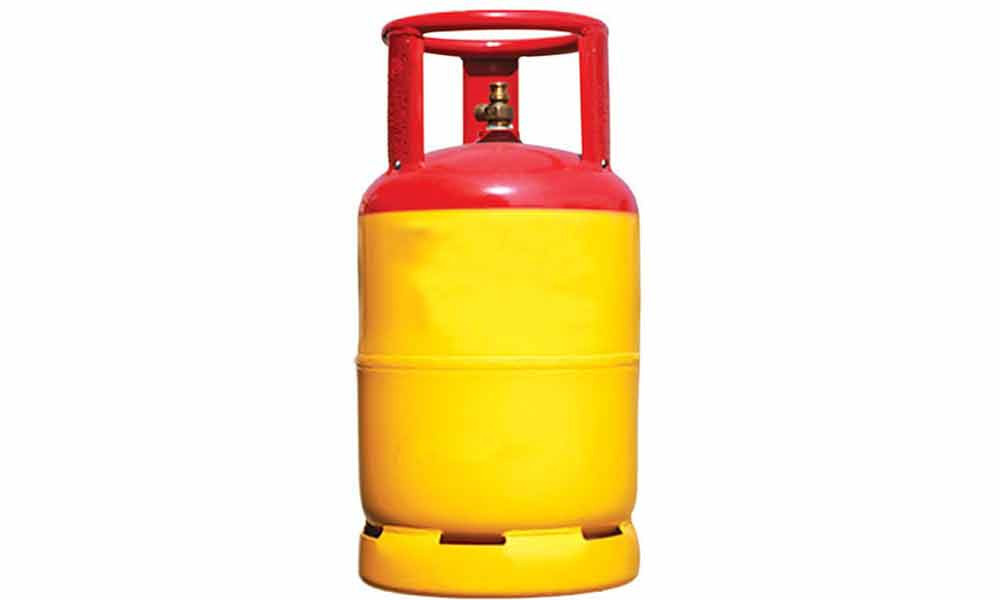 ১২ কেজি এলপিজি সিলিন্ডারে দাম বাড়ল ৩৮৭ টাকা