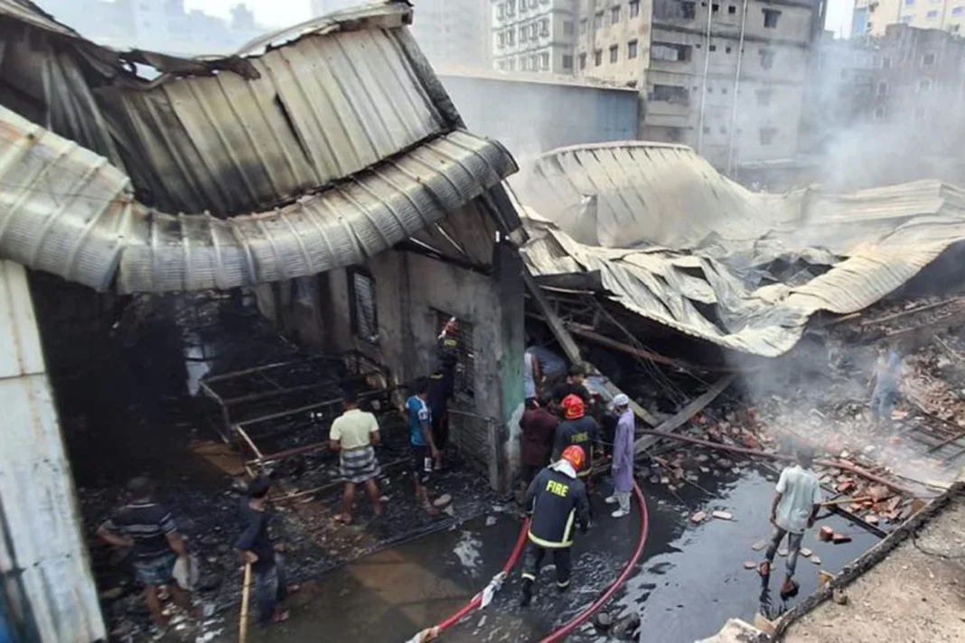 কদমতলীতে কারখানায় অগ্নিকাণ্ডে পাঁচজনের মরদেহ উদ্ধার