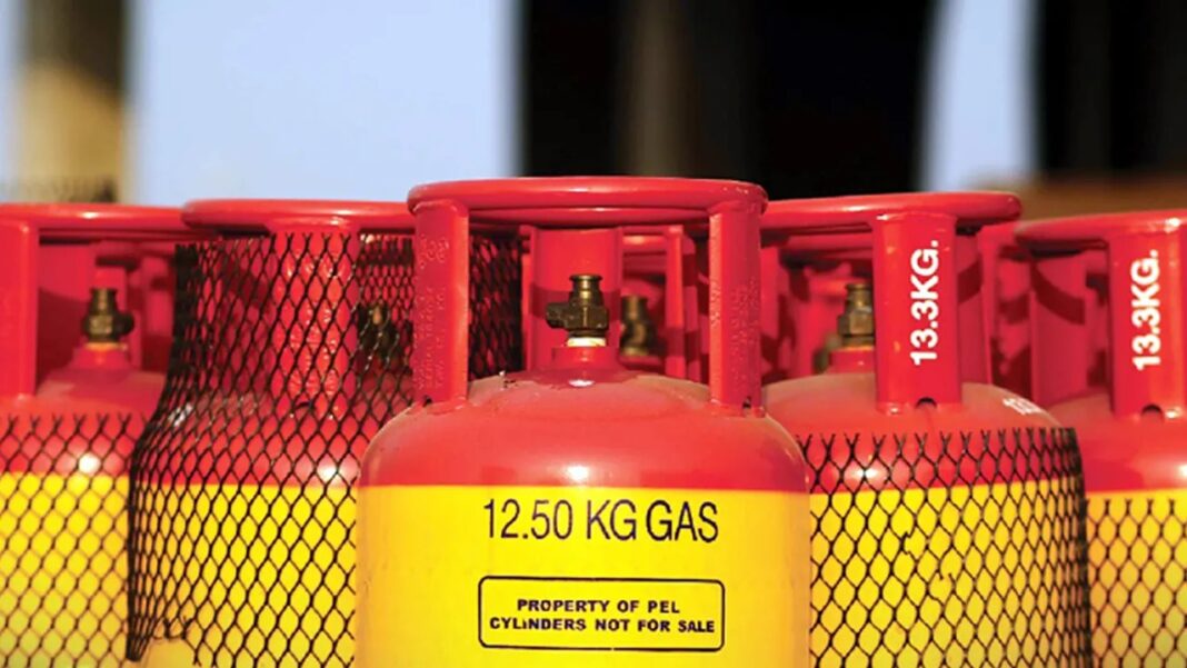 ১২ কেজি এলপিজি সিলিন্ডারে দাম বেড়েছে ২১২ টাকা