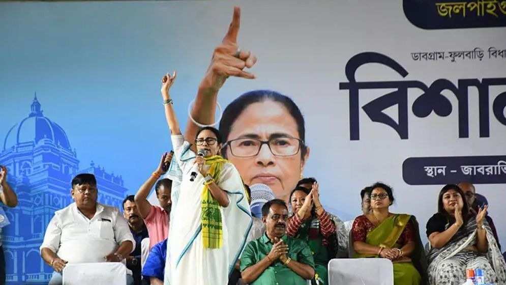 দ্বিতীয় দফা ভোটের আগে প্রচারণায় জমজমাট পশ্চিমবঙ্গ, মুখোমুখি হেভিওয়েটরা
