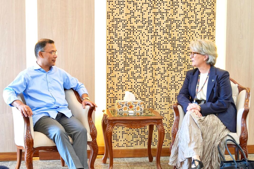 প্রধানমন্ত্রীর সঙ্গে টেলিনর গ্রুপের প্রেসিডেন্টের সাক্ষাৎ