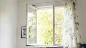 গরম কমাতে ঘরের দরজা-জানালা বন্ধ রাখবেন নাকি খোলা