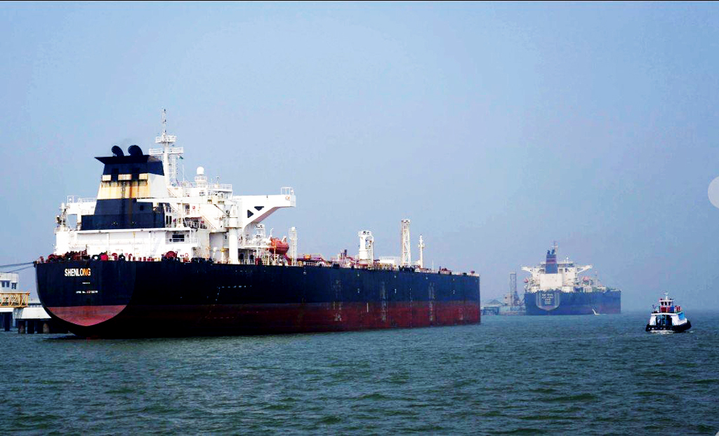 ইরানের ওপর যুক্তরাষ্ট্রের নৌ অবরোধের ঘোষণা, তেলের দাম ১০৩ ডলার ছাড়ালো