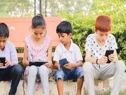 শিশুদের ডিপ্রেশন বাড়াচ্ছে সেলফোনের ব্যবহার