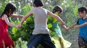 বৃষ্টিতে ভিজলে নাকি জ্বর সেরে যায়! এই ধারণা কি শুধুই কুসংস্কার