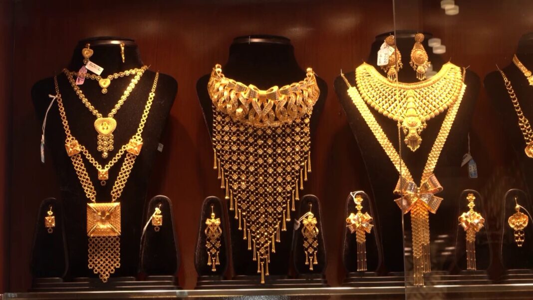 দাম বাড়ার পর আজ সোনার ভরি কত?