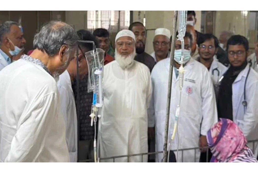 হাসপাতাল ও পেট্রোল পাম্পে পরিদর্শনে গেলেন জামায়াত আমির