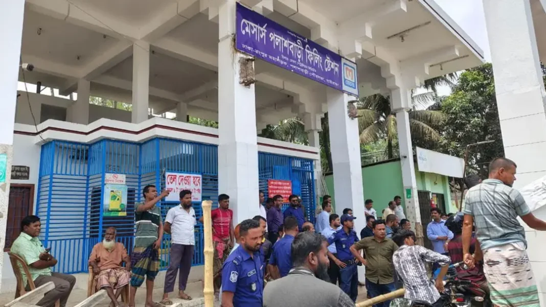 গাইবান্ধায় ফিলিং স্টেশনে তেল নেওয়াকে কেন্দ্র করে ছুরিকাঘাতে আহত ৩