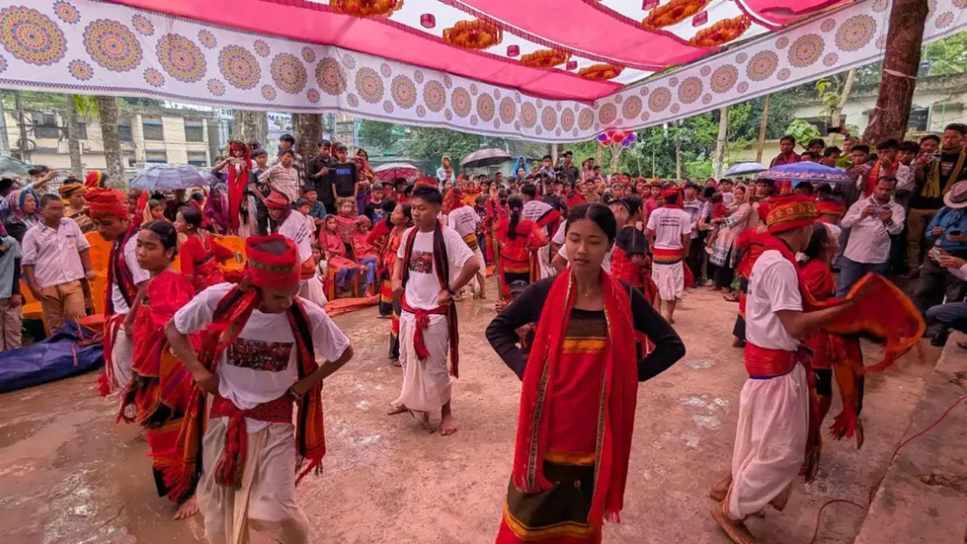 খাগড়াছড়িতে বর্ণিল শোভাযাত্রায় বৈসু ও চৈত্রসংক্রান্তিকে বরণ