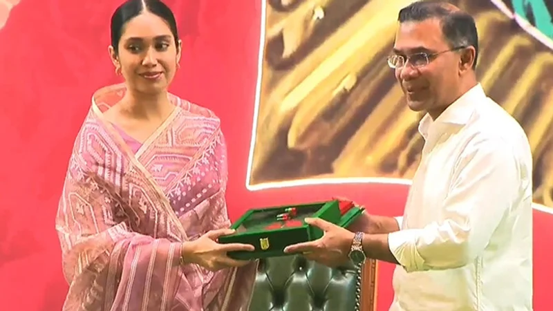 বাবার হাত থেকে ‘দাদু’র স্বাধীনতা পদক নিলেন জাইমা