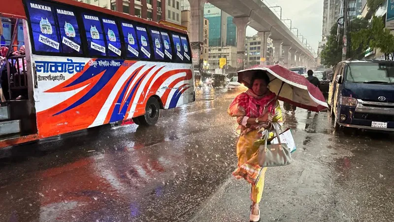 রাজধানীসহ বিভিন্ন স্থানে স্বস্তির বৃষ্টি