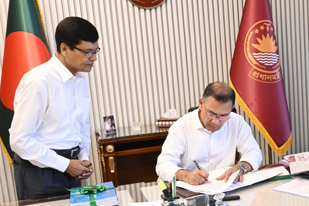 প্রধানমন্ত্রীর কাছে সিএজি’র অডিট রিপোর্ট পেশ