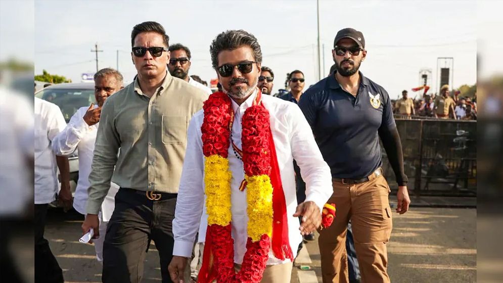 প্রথম নির্বাচনেই বাজিমাত, সরকার গঠন করতে পারবেন কি বিজয়?