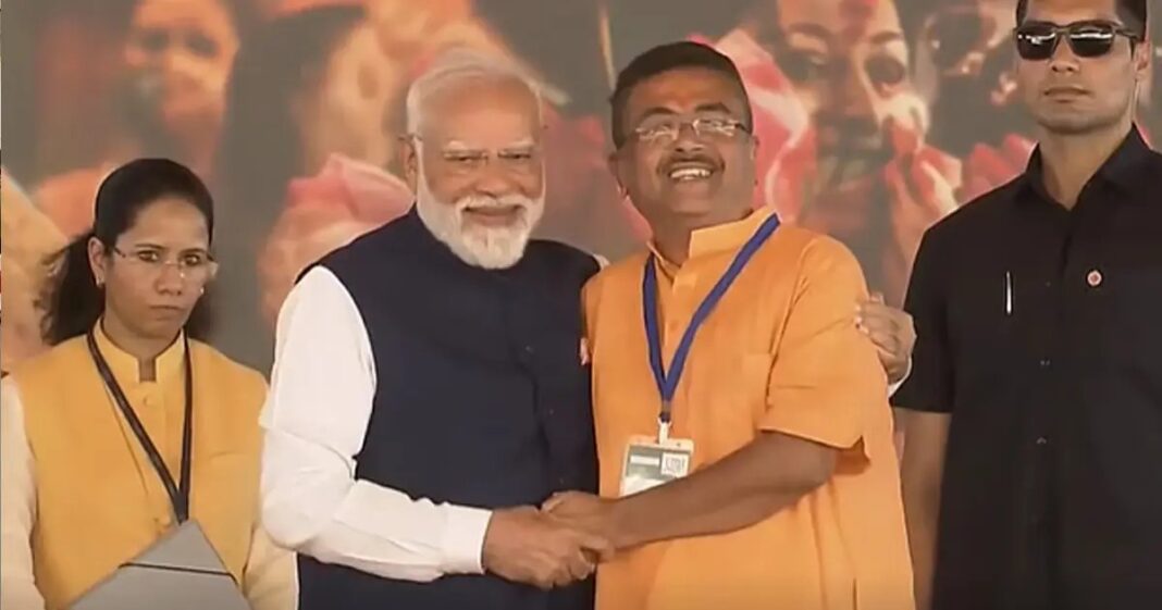 পশ্চিমবঙ্গের নতুন মুখ্যমন্ত্রী হিসেবে শপথ