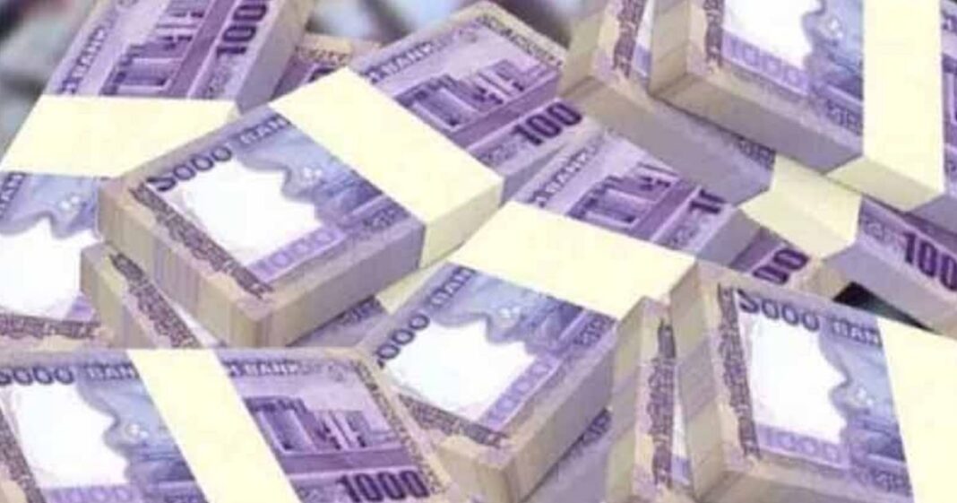 ব্যাংকে নগদ টাকার সংকট