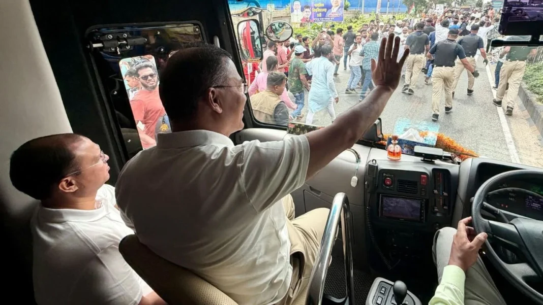 চাঁদপুর সফরের উদ্দেশ্যে কুমিল্লায় প্রধানমন্ত্রী