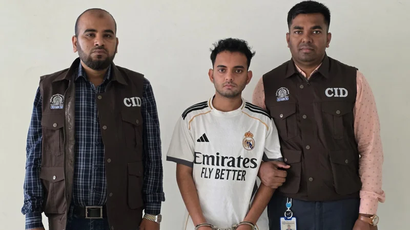 এনআইডি ও ব্যাংক হিসাবের তথ্য বিক্রির অভিযোগে অ্যাপ ডেভেলপার গ্রেপ্তার