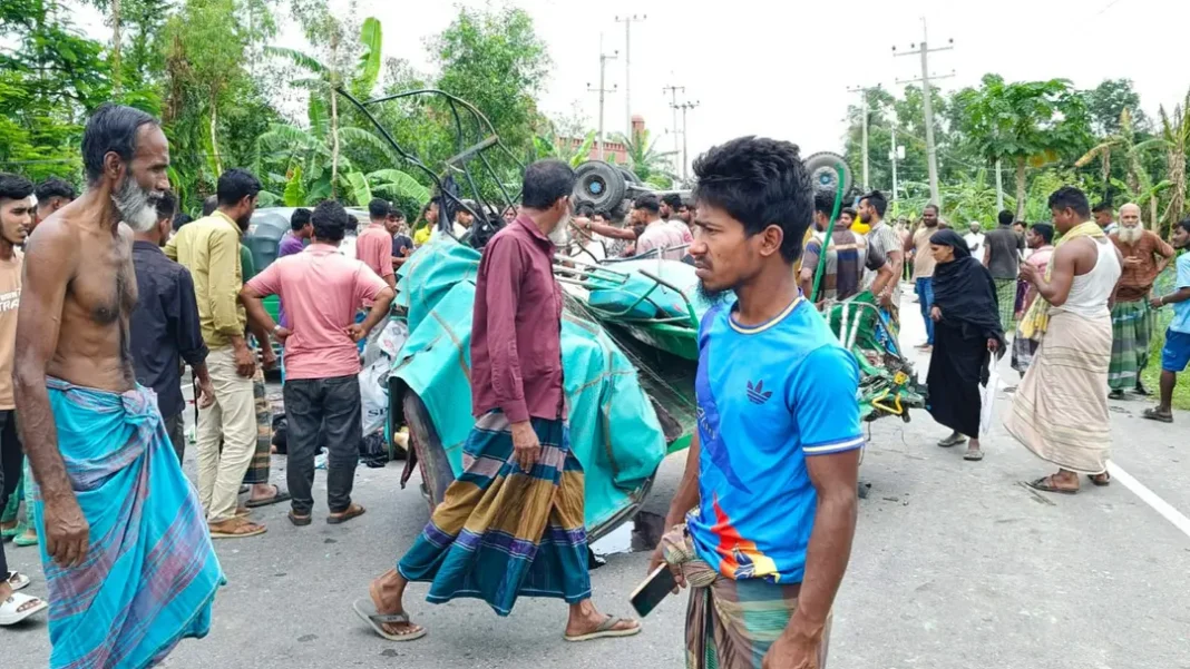 মুক্তাগাছায় ট্রাক-সিএনজি সংঘর্ষে তিন নারী নিহত