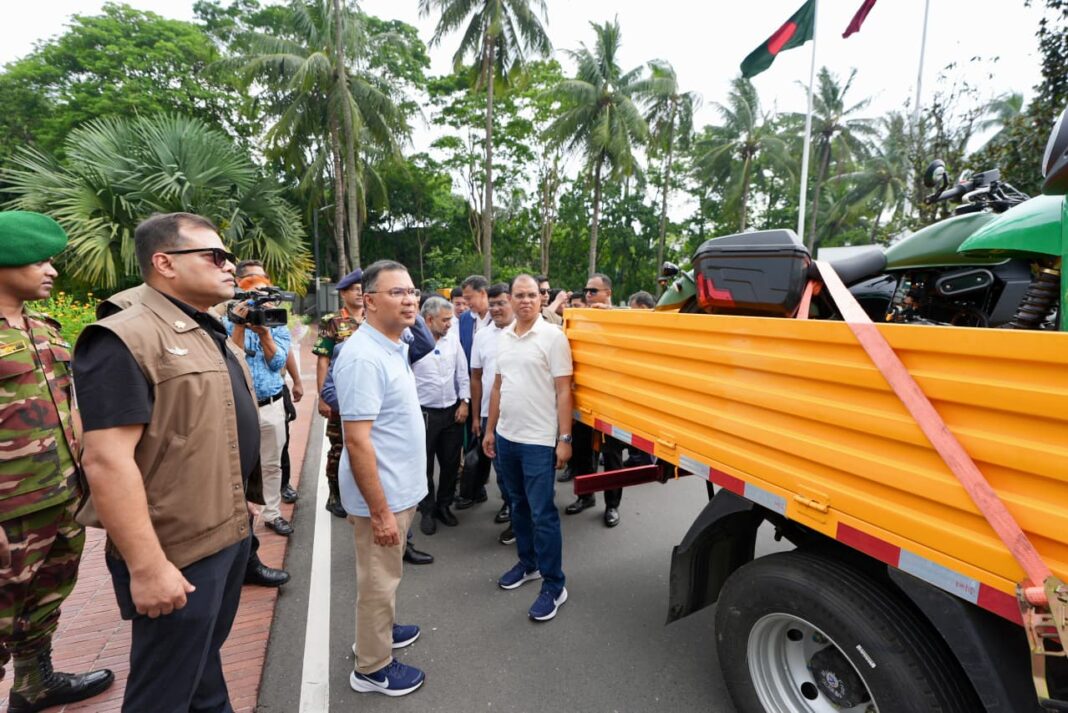 স্পোর্টস ও ইভি গাড়ি প্রদর্শনীতে প্রধানমন্ত্রী