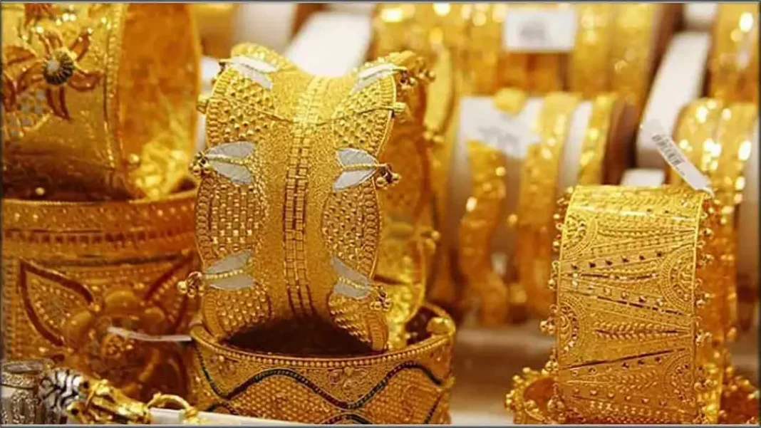 সোনার দাম ভরিতে ২,২৫৮ কমলো
