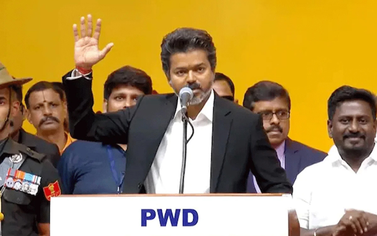 তামিলনাড়ুর মুখ্যমন্ত্রী হিসেবে শপথ নিলেন থালাপতি বিজয়