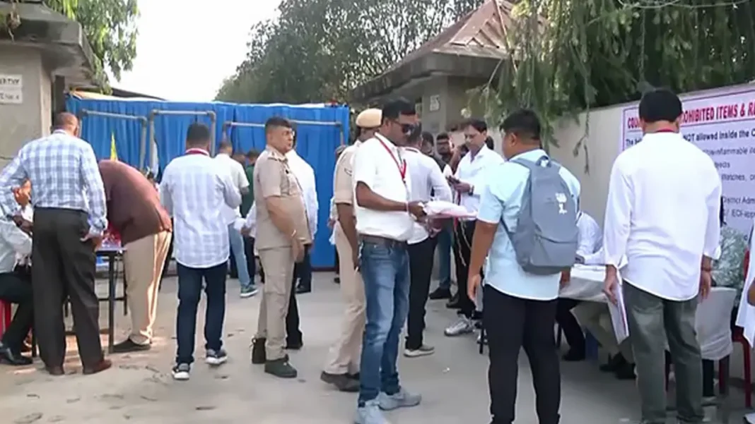 পশ্চিমবঙ্গ ও আসামে এগিয়ে বিজেপি