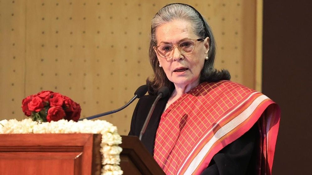 সোনিয়াকে ঘিরে বিজেপির কটাক্ষ, পালটা জবাব কংগ্রেসের