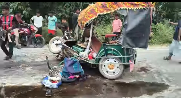 মেহেরপুরে ইজিবাইক ও ট্রাকের মুখোমুখি সংঘর্ষে নিহত ৩, আহত ২