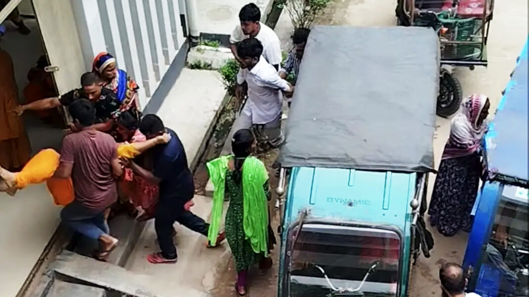 কালিয়াকৈরে পোশাক কারখানার পানি পান করে শতাধিক শ্রমিক অসুস্থ