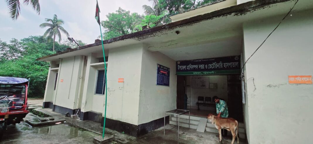 বাউফল প্রাণিসম্পদ হাসপাতাল: সেবার নামে হয়রানি, পতাকার অবমাননা
