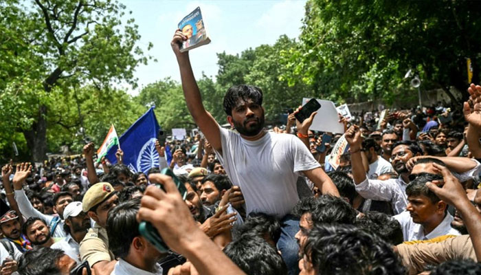 ককরোচের বিক্ষোভে উত্তাল দিল্লি
