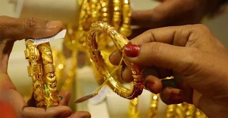 সোনার দাম কমেছে ভরিতে ৩,২৬৬ টাকা