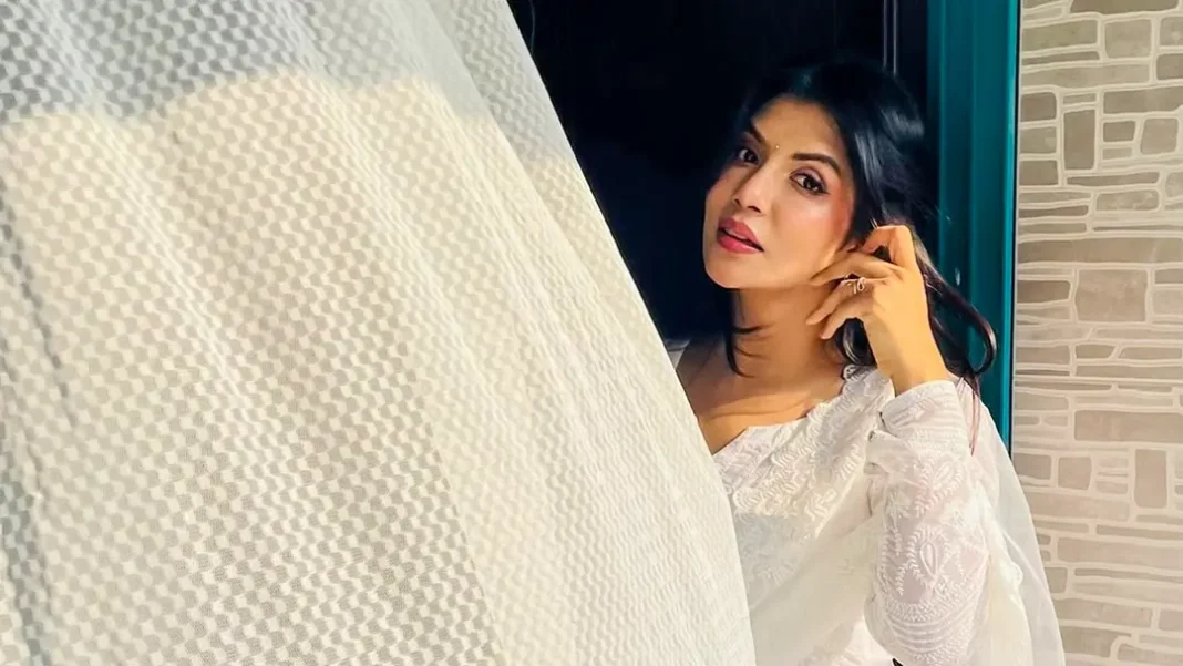 নতুন সিনেমায় নওশাবা, আছেন নির্মাণেও