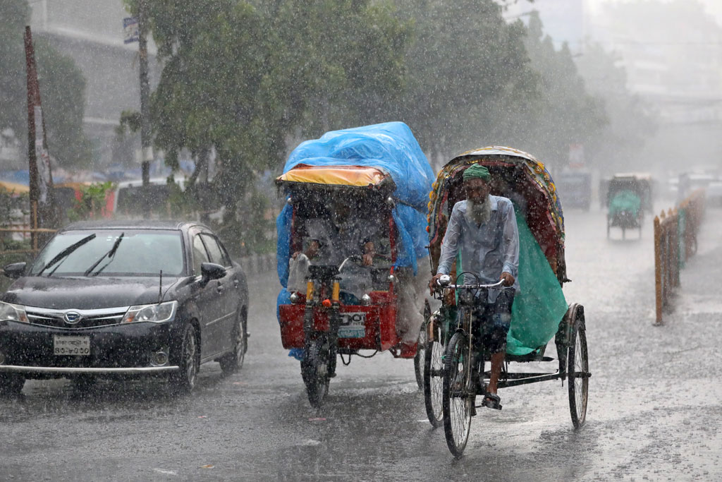 তাপপ্রবাহের মাঝেই ভারী বৃষ্টির পূর্বাভাস