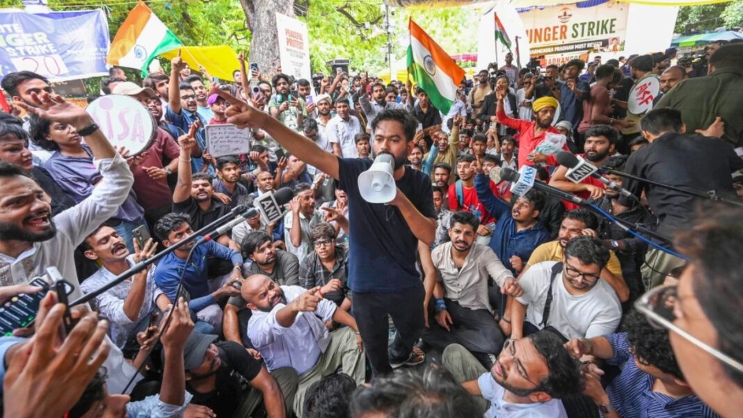 শিক্ষামন্ত্রীর পদত্যাগ ছাড়া আর কোনো আলোচনা নয়, সিদ্ধান্তে অনড় সিজেপি