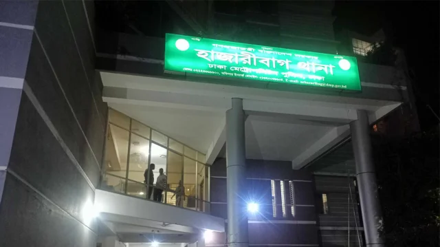 পুলিশের বিশেষ অভিযানে ১৯ জন গ্রেফতার পুলিশের বিশেষ অভিযানে ১৯ জন গ্রেফতার