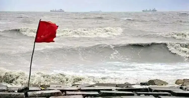 নিম্নচাপের প্রভাবে ঝোড়ো হাওয়ার শঙ্কা, সমুদ্রবন্দরে ৩ নম্বর সতর্ক সংকেত নিম্নচাপের প্রভাবে ঝোড়ো হাওয়ার শঙ্কা, সমুদ্রবন্দরে ৩ নম্বর সতর্ক সংকেত