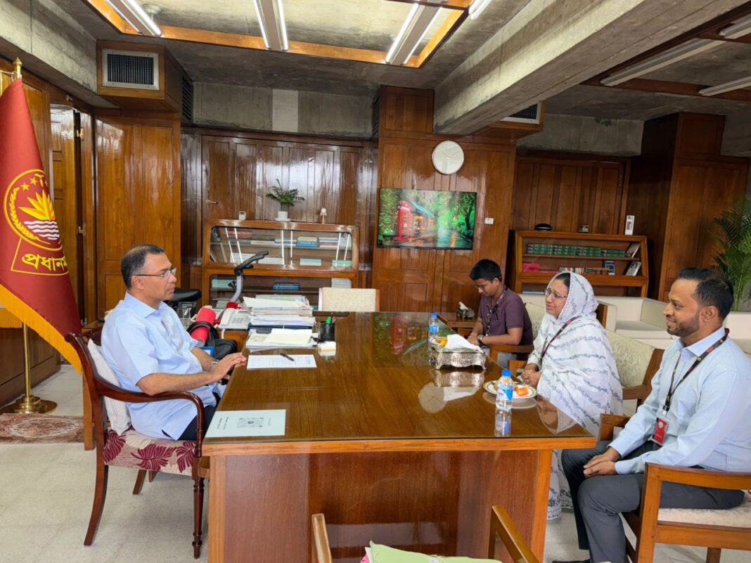 প্রধানমন্ত্রীর সঙ্গে ক্যান্সার আক্রান্ত সন্তান নিয়ে জুলাই শহীদের মায়ের সাক্ষাৎ ক্যান্সারে আক্রান্ত সন্তান নিয়ে প্রধানমন্ত্রী তারেক রহমানের সঙ্গে সাক্ষাৎ করলেন জুলাই শহীদের মা, চাকরির আশ্বাস