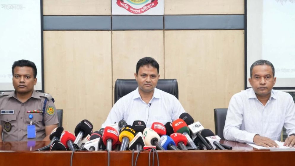 হানিট্র্যাপে ফাঁসিয়ে ব্ল্যাকমেইল, ২ নারীসহ চক্রের ৫ সদস্য গ্রেফতার