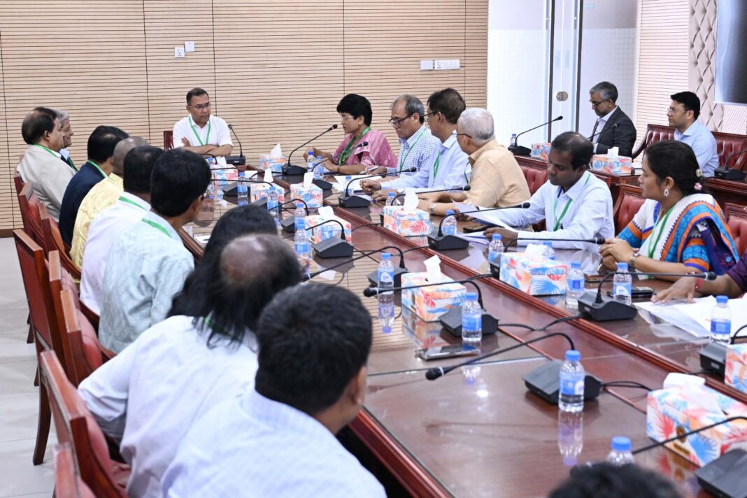 ঐক্যবদ্ধভাবে সবাইকে কাজ করতে হবে: প্রধানমন্ত্রী ঐক্যবদ্ধভাবে সবাইকে কাজ করতে হবে: প্রধানমন্ত্রী