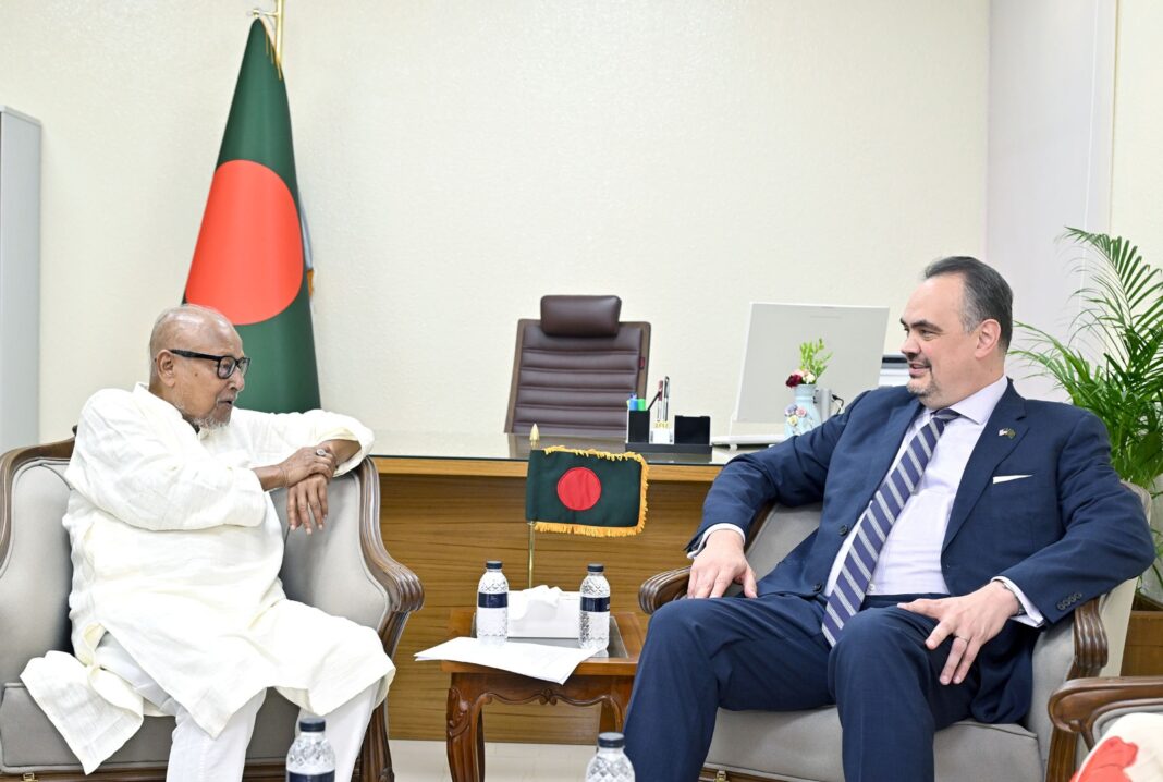 প্রধানমন্ত্রীর রাজনৈতিক উপদেষ্টা নজরুল ইসলাম খানের সঙ্গে মার্কিন রাষ্ট্রদূতের সৌজন্য সাক্ষাৎ