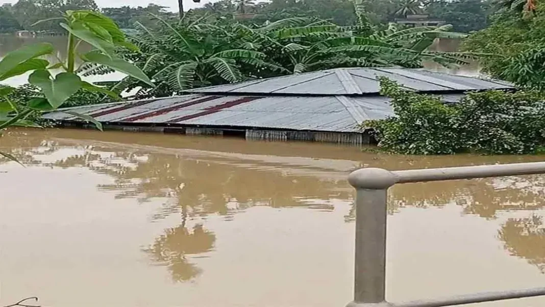 ভারী বৃষ্টিতে বাড়ছে নদীর পানি, ৫ জেলায় আকস্মিক বন্যার শঙ্কা ভারী বৃষ্টিতে বাড়ছে নদীর পানি, ৫ জেলায় আকস্মিক বন্যার শঙ্কা
