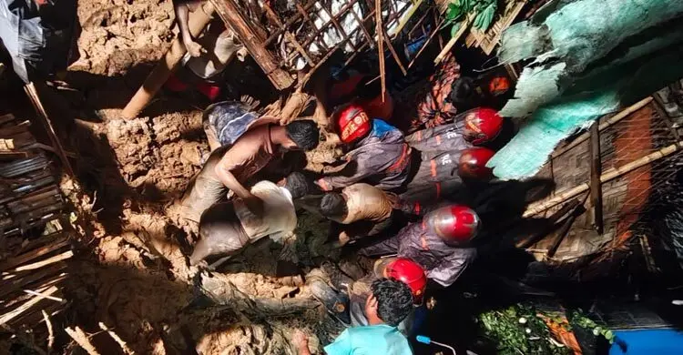 কক্সবাজারে পাহাড়ধসে মৃতের সংখ্যা বেড়ে ৯