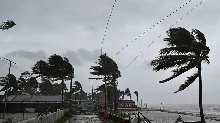 সাত অঞ্চলে ঝড়ের পূর্বাভাস, নদীবন্দরে সতর্ক সংকেত সাত অঞ্চলে ঝড়ের পূর্বাভাস, নদীবন্দরে সতর্ক সংকেত