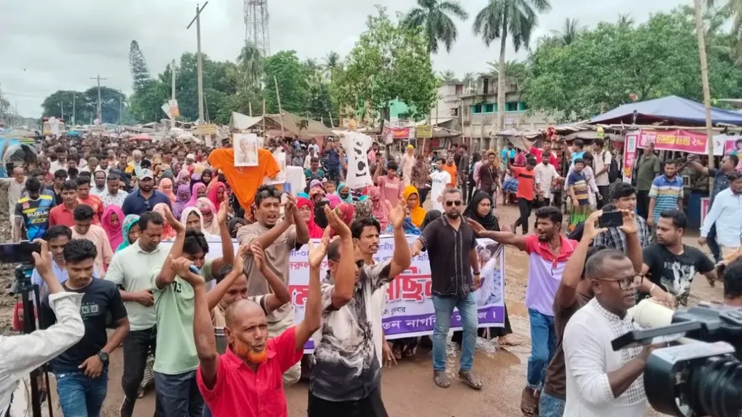 ভিডিও বিতর্কের জেরে এমপি নজরুলের বিরুদ্ধে শ্যামনগরে বিক্ষোভ ভিডিও বিতর্কের জেরে এমপি নজরুলের বিরুদ্ধে শ্যামনগরে বিক্ষোভ